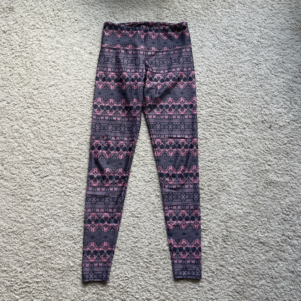 Onzie full length yoga leggings in pink sugar skull print